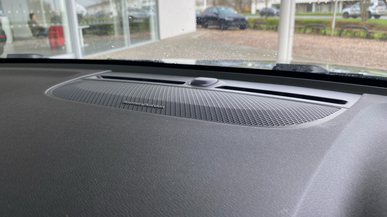 Volvo XC40 2.0 B4P Ultra Dark 5dr Auto Petrol Estate